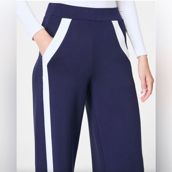 Spanx Women’s Size Large Tall AirEssentials Navy Blue Striped White Pants - Picture 4 of 16